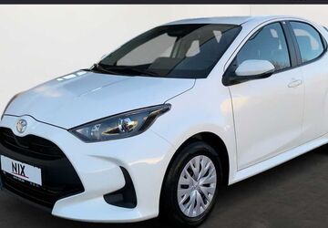 Toyota Yaris 6.800 km 21.990 &euro; Petersberg 36100