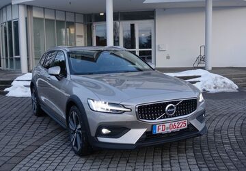 Volvo V60 Cross Country 50.600 km 36.590 &euro; Fulda 36043