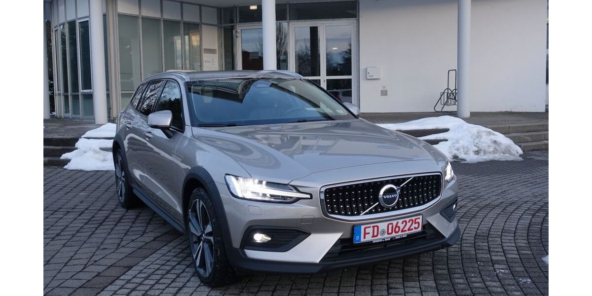 Volvo V60 Cross Country 50.600 km 36.590 &euro; Fulda 36043